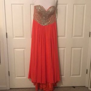 Strapless Floor-length Gown